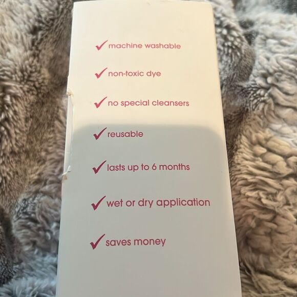 BNWT - THE MAKE UP ERASER THE SPONGE & CASE - MACHINE WASHABLE - Picture 3 of 4